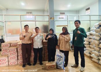Pemkab Bandung Salurkan Bantuan Bahan Pangan kepada Masyarakat Terdampak Banjir