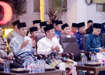 Didampingi Wabup dan Forkopimda, Bupati Rohil Lepas 54 Peserta Pawai Takbir Idul Adha Tahun 2024